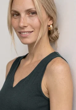 Basic top met hartvormige halslijn