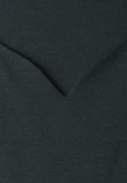 Basic top met hartvormige halslijn