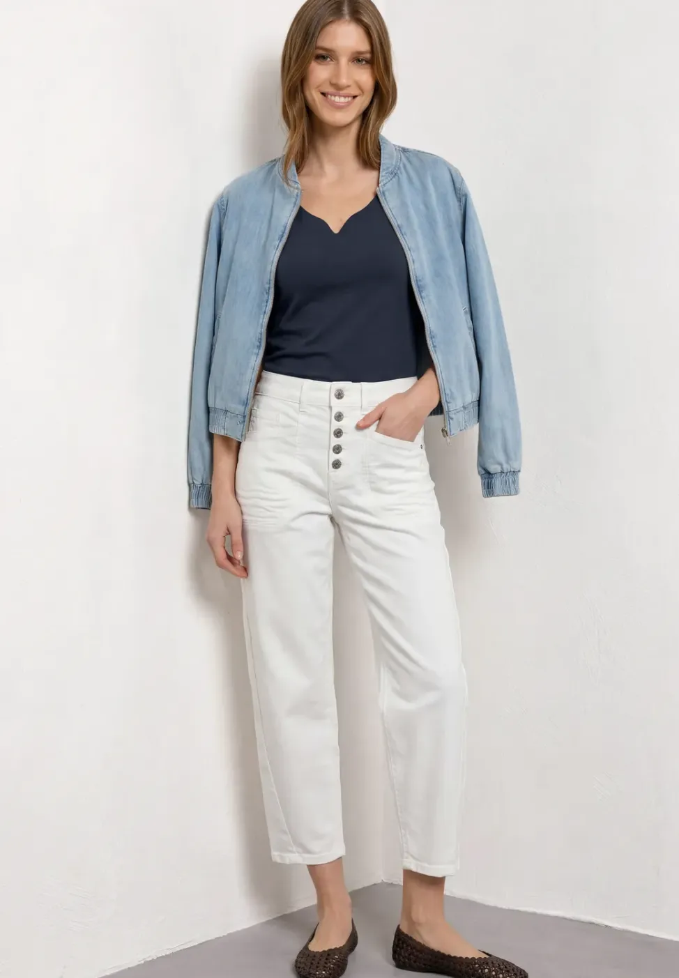 Basic top met hartvormige halslijn