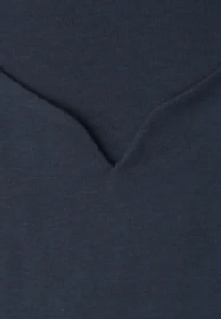 Basic top met hartvormige halslijn