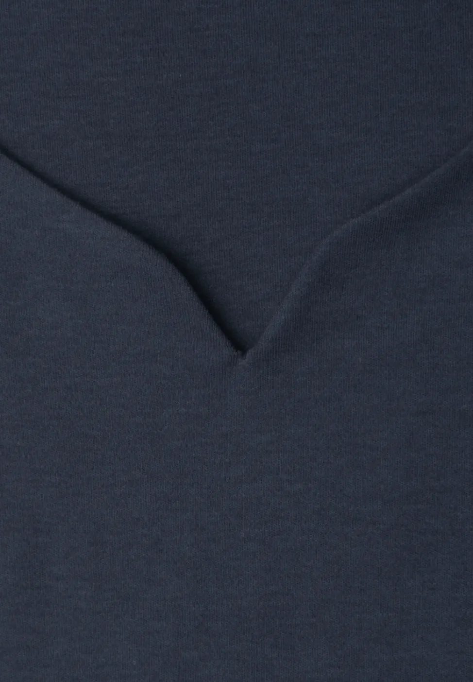 Basic top met hartvormige halslijn