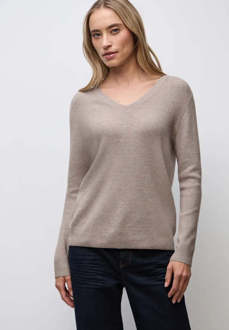 Basic trui met V-hals