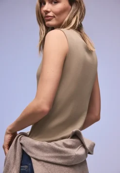 Basis top
