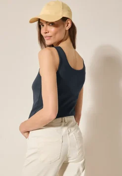 Basis top