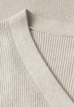 Basis trui met V-hals