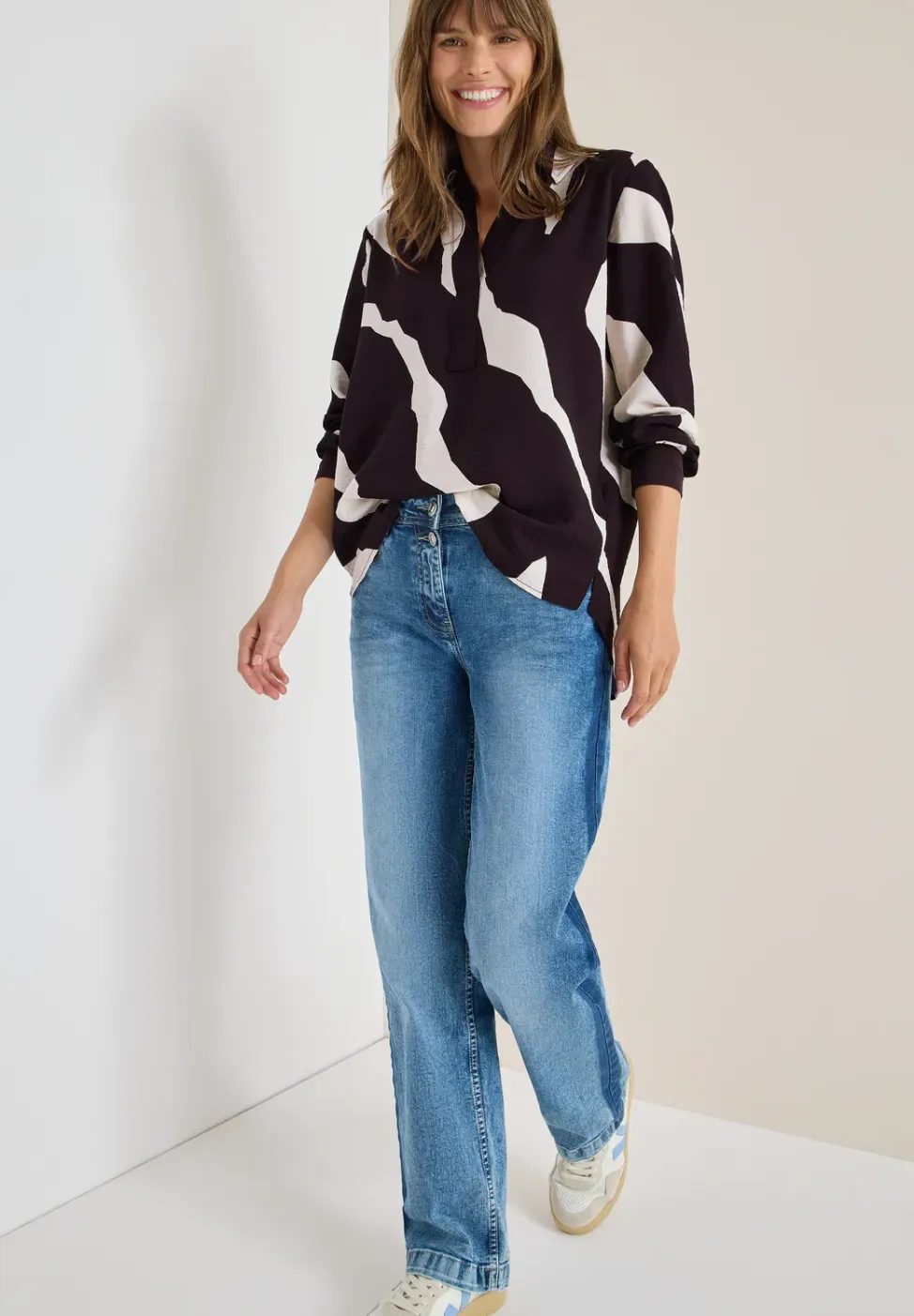Bedrukte blouse met getapete manchetten