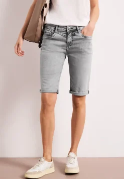 Bermuda met Slim Legs en omgeslagen detail