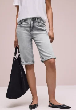 Bermuda met Slim Legs en omgeslagen detail