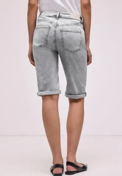 Bermuda met Slim Legs en omgeslagen detail