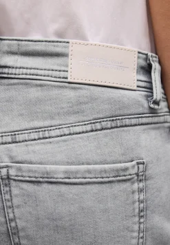 Bermuda met Slim Legs en omgeslagen detail