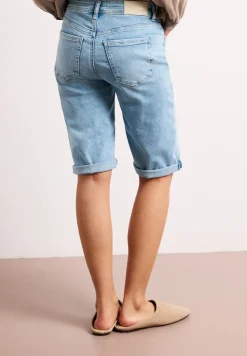 Bermuda met Slim Legs en omgeslagen detail