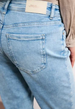 Bermuda met Slim Legs en omgeslagen detail