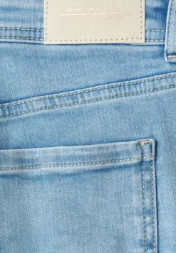 Bermuda met Slim Legs en omgeslagen detail