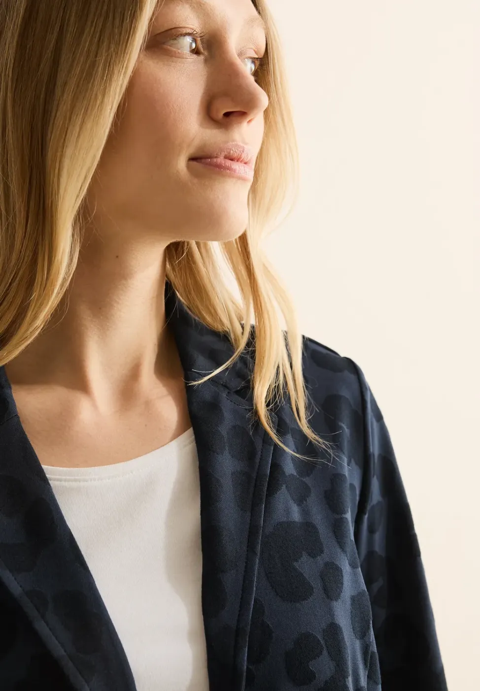 Blazer met leo-structuur