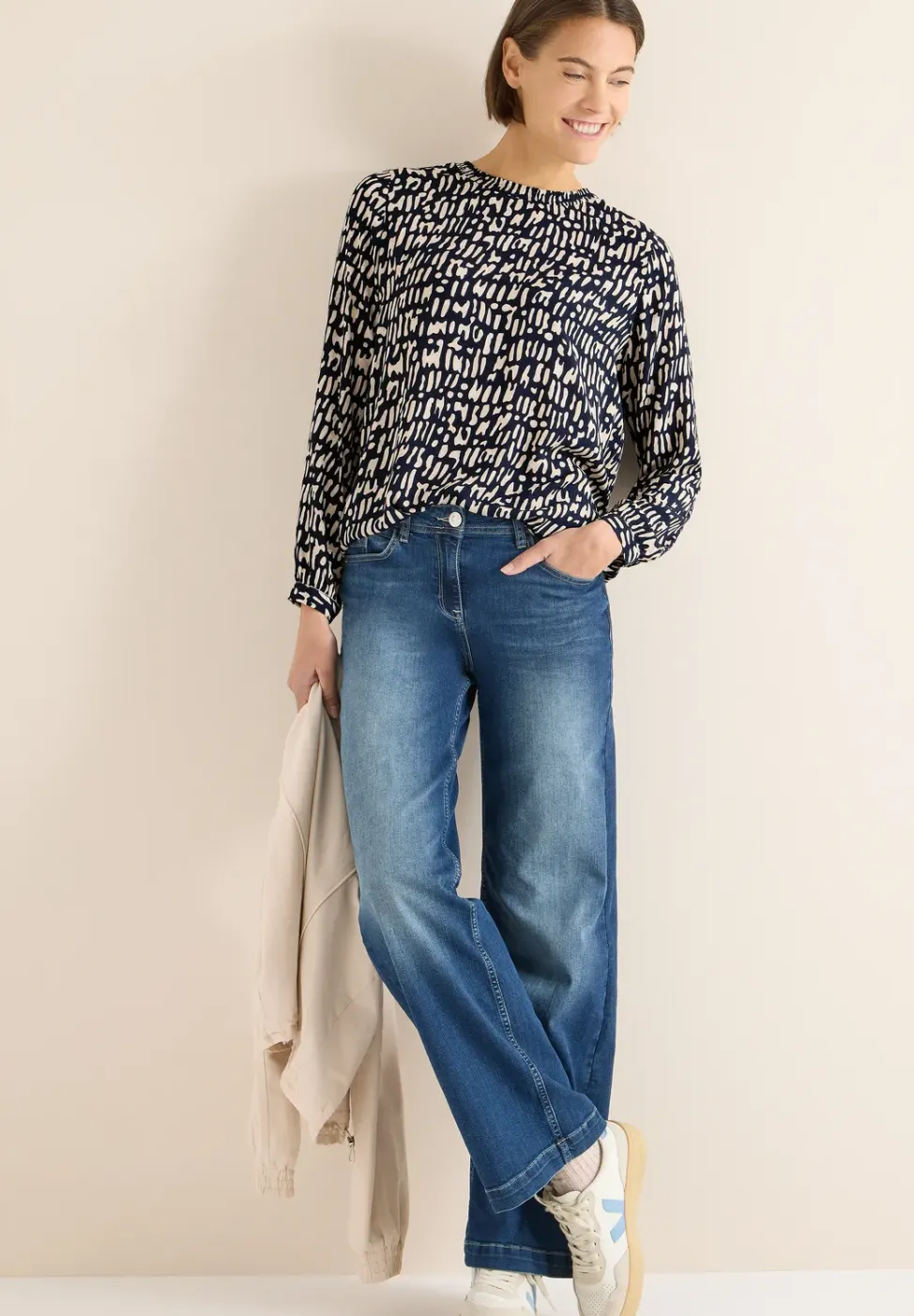 Blouse met gesmockte halslijn