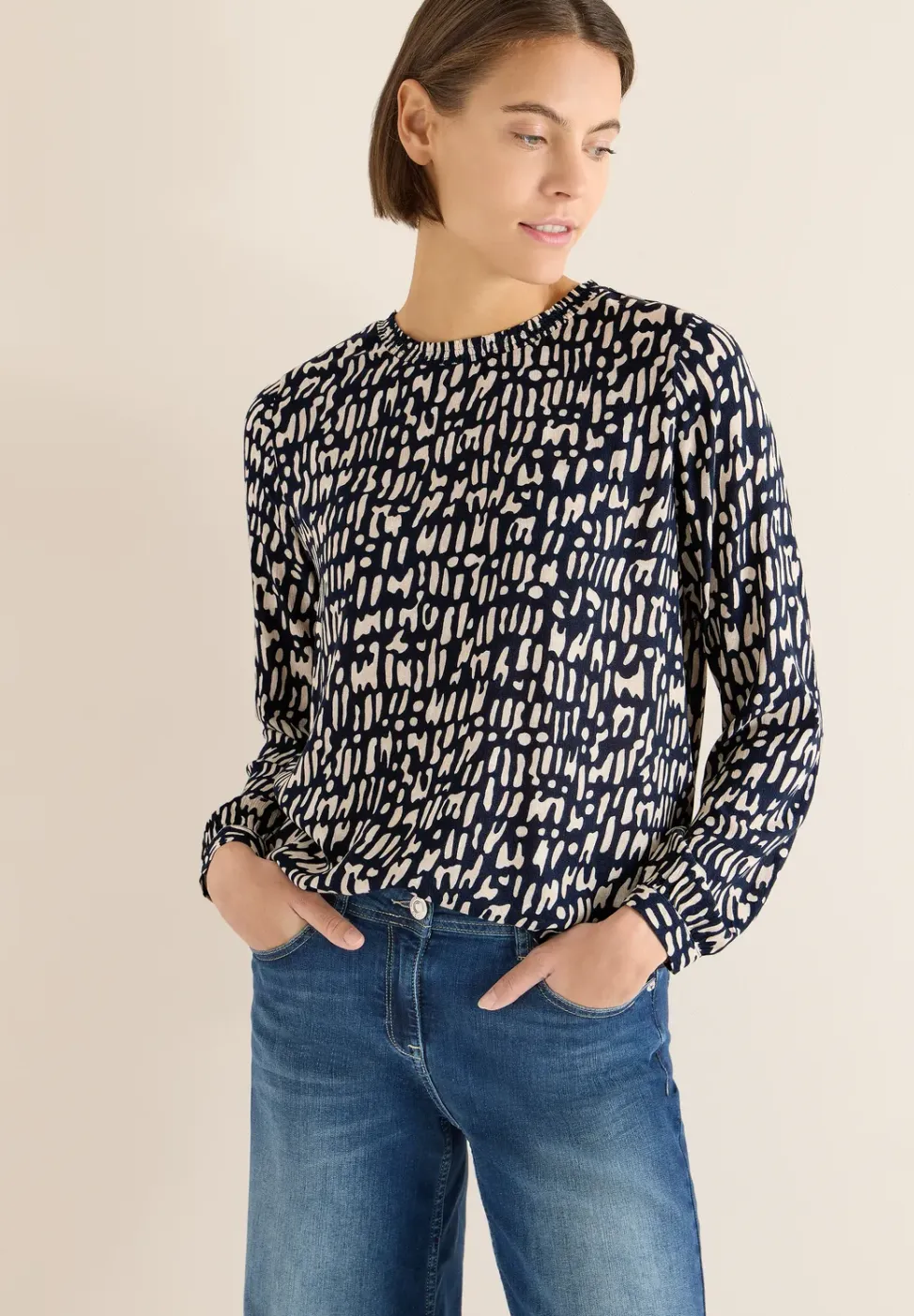 Blouse met gesmockte halslijn