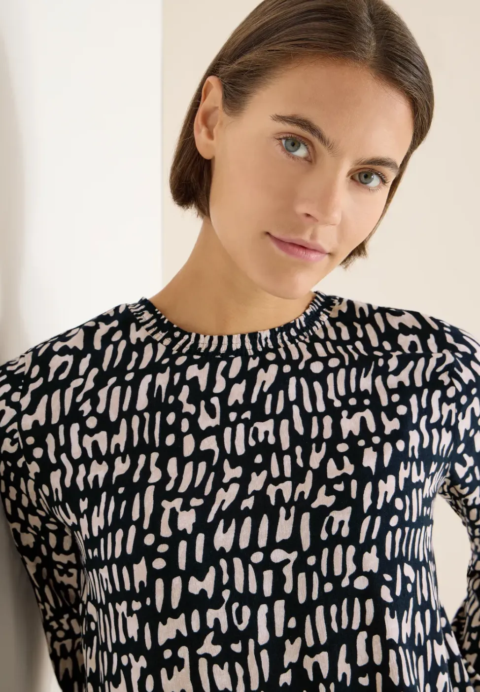 Blouse met gesmockte halslijn