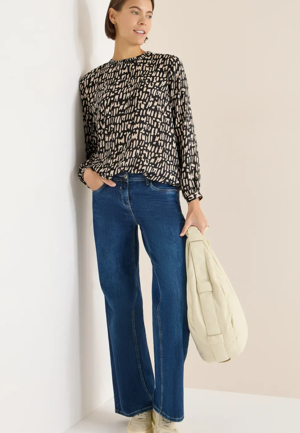 Blouse met gesmockte halslijn
