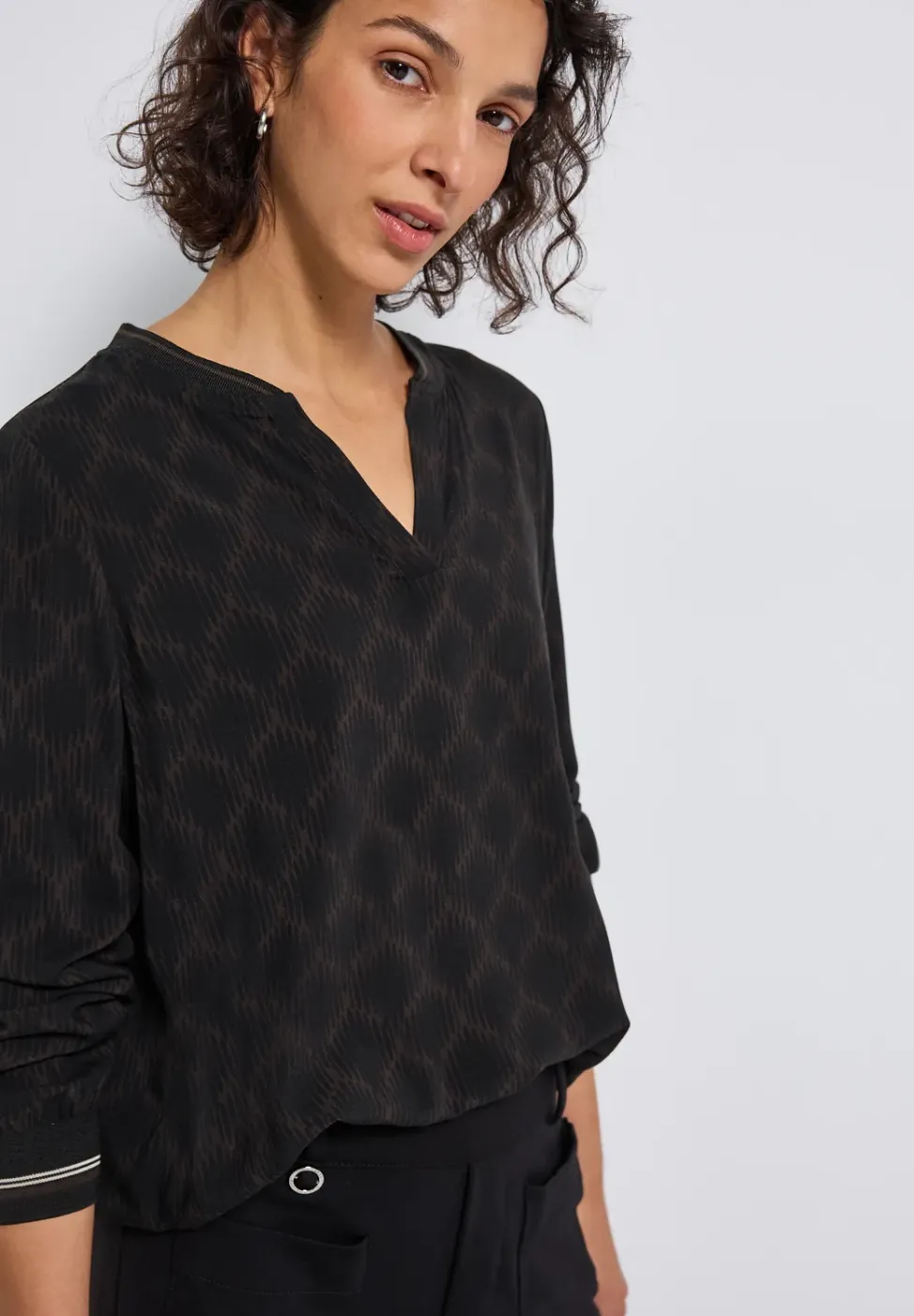 Blouse met gespleten hals en tape