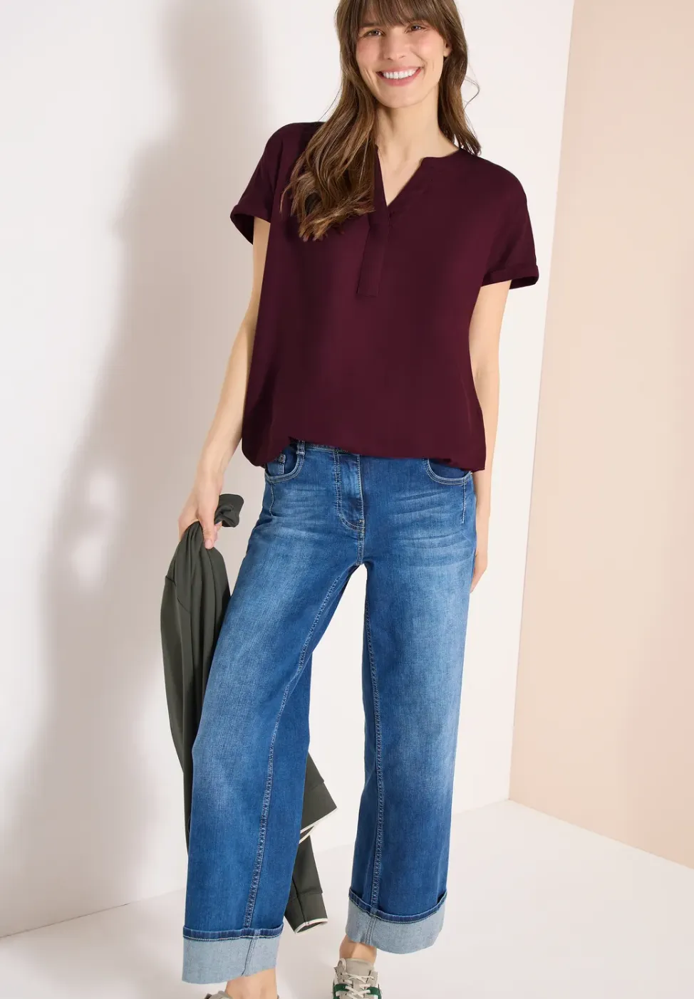 Blouse met korte mouwen en gespleten hals