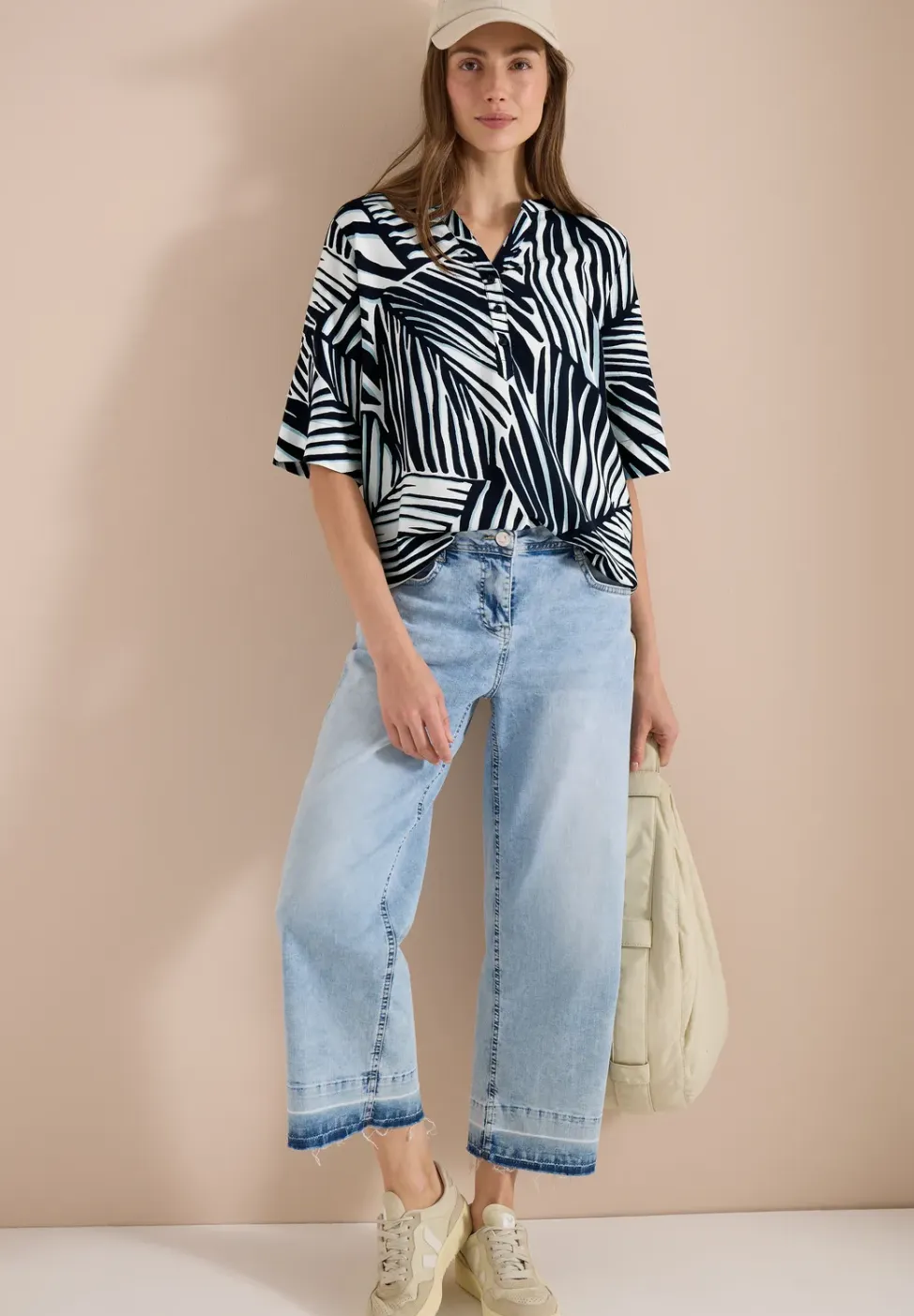 Blouse met korte mouwen, gespleten hals en print