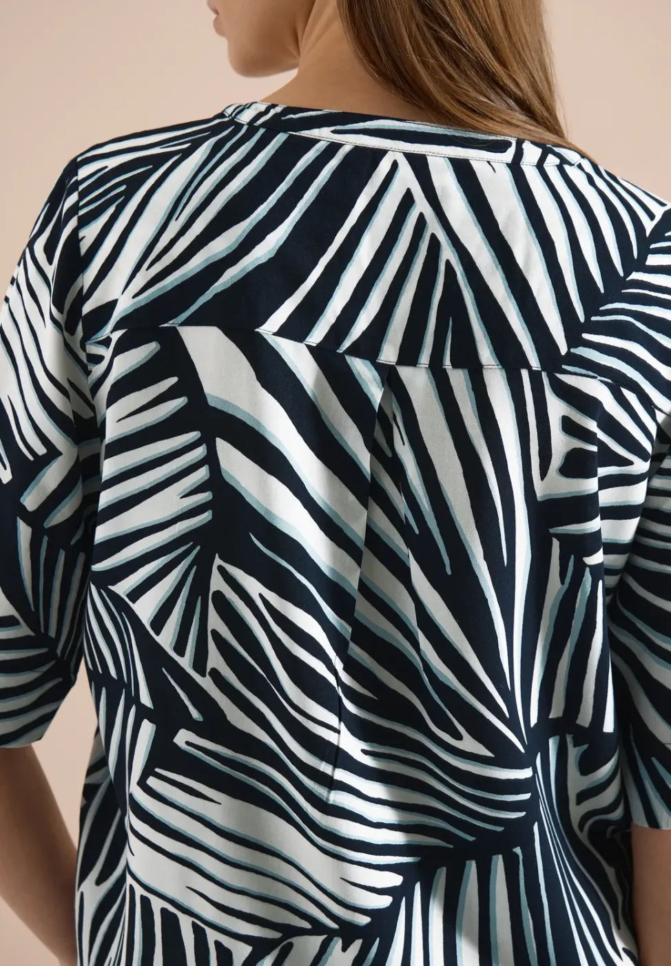 Blouse met korte mouwen, gespleten hals en print