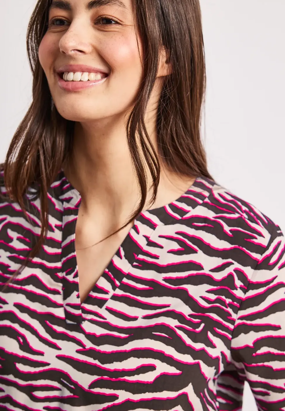 Blouse met korte mouwen, gespleten hals en print