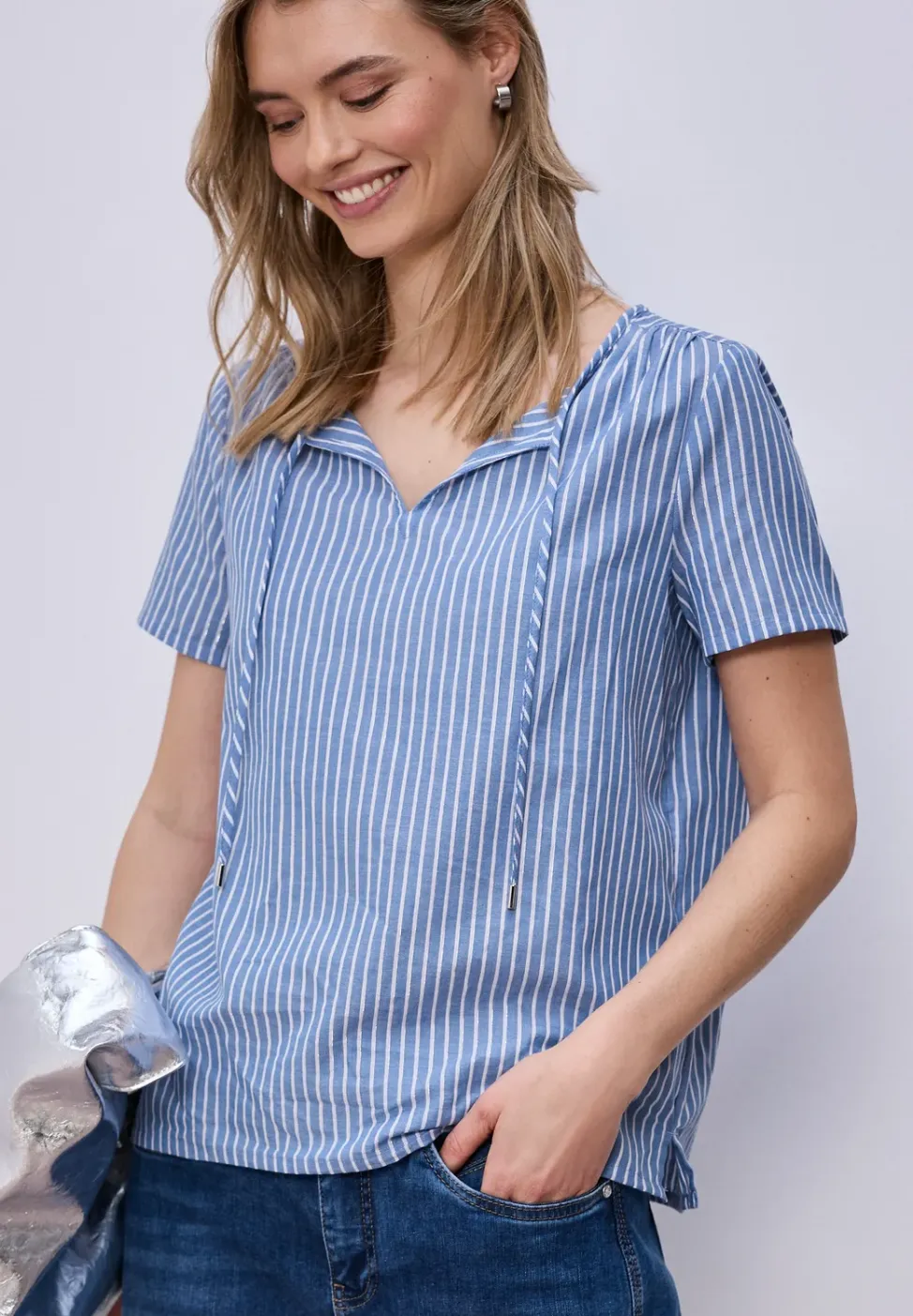 Blouse met korte mouwen, gespleten hals en strepen