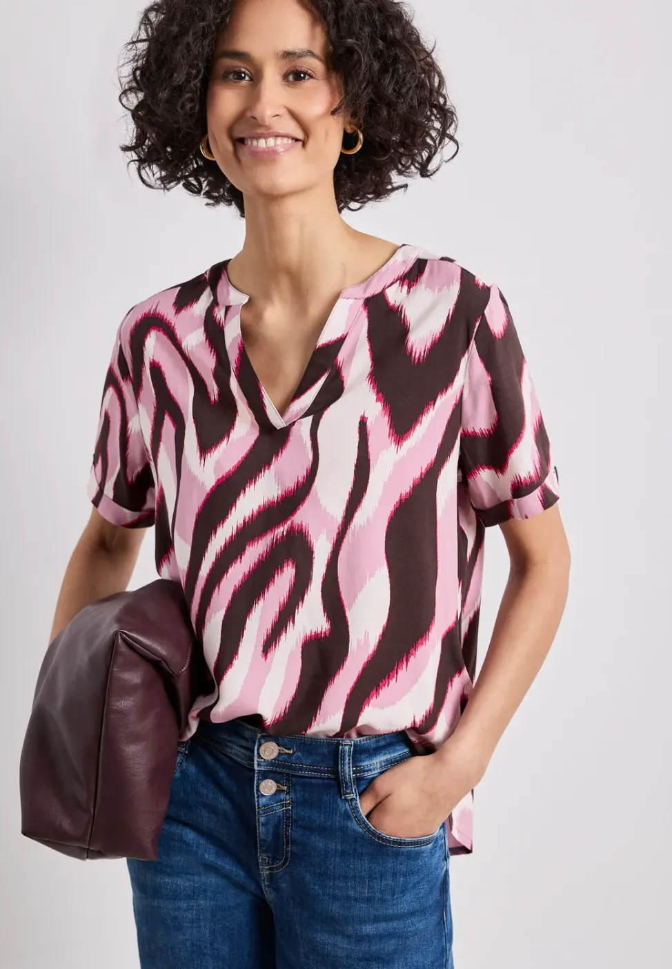 Blouse met korte mouwen, gespleten hals en print