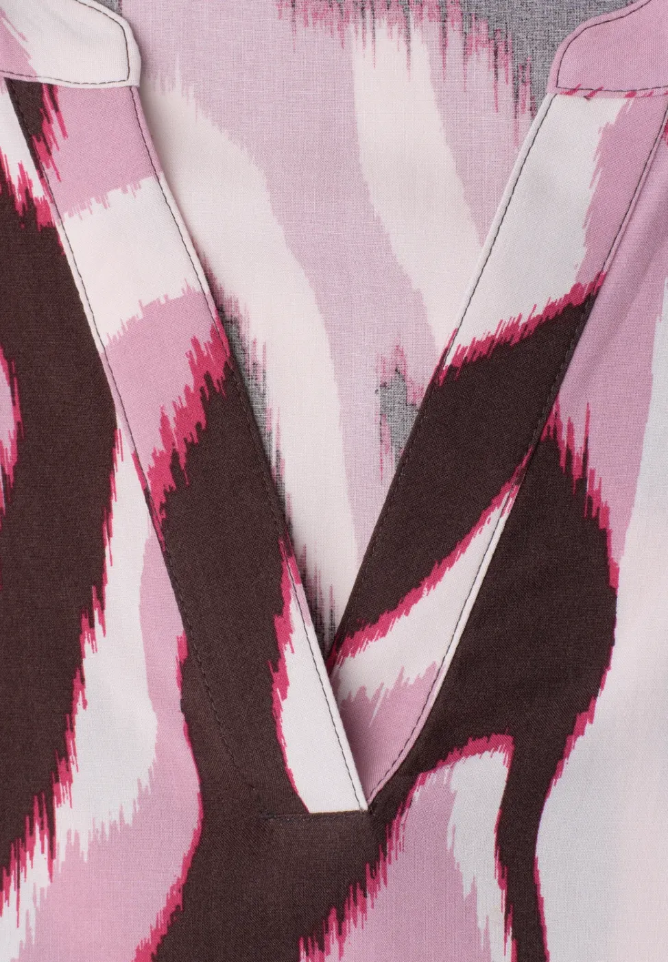 Blouse met korte mouwen, gespleten hals en print