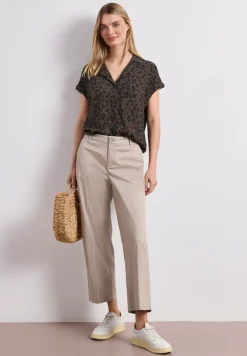 Blouse met overhangende schouders en bowlingkraag