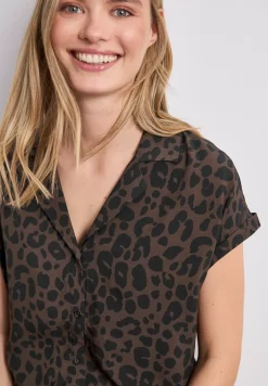 Blouse met overhangende schouders en bowlingkraag