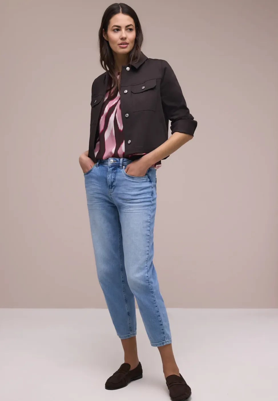 Blouse met overhangende schouders en getapete details