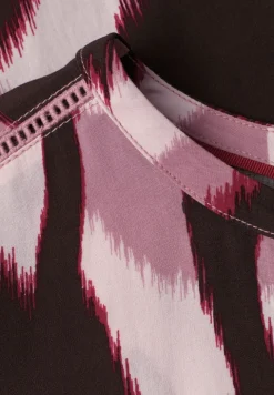 Blouse met overhangende schouders en getapete details