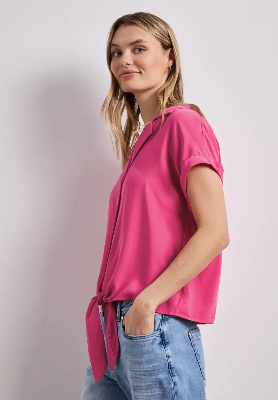 Blouse met overhangende schouders en bowlingkraag