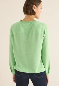 Blouse met gesmockte halslijn