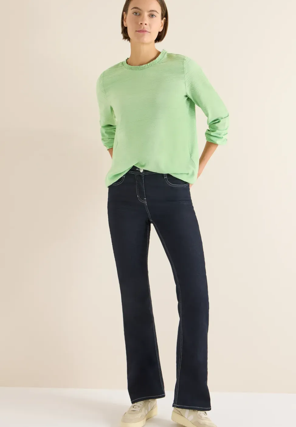 Blouse met gesmockte halslijn