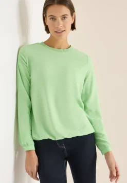 Blouse met gesmockte halslijn