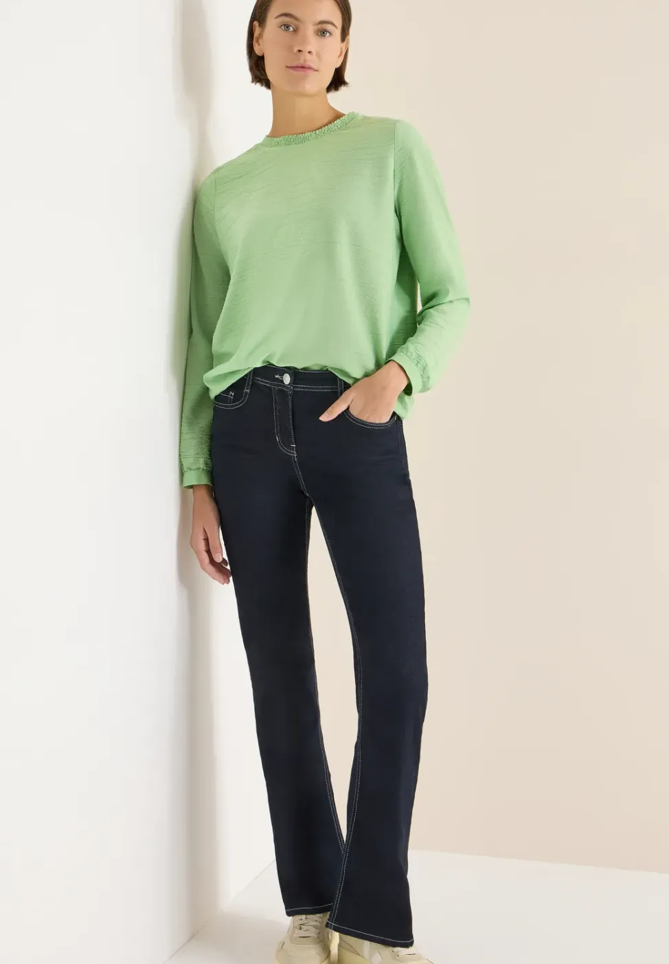 Blouse met gesmockte halslijn