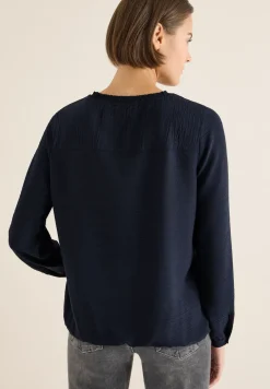 Blouse met gesmockte halslijn