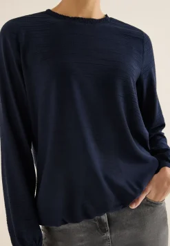 Blouse met gesmockte halslijn