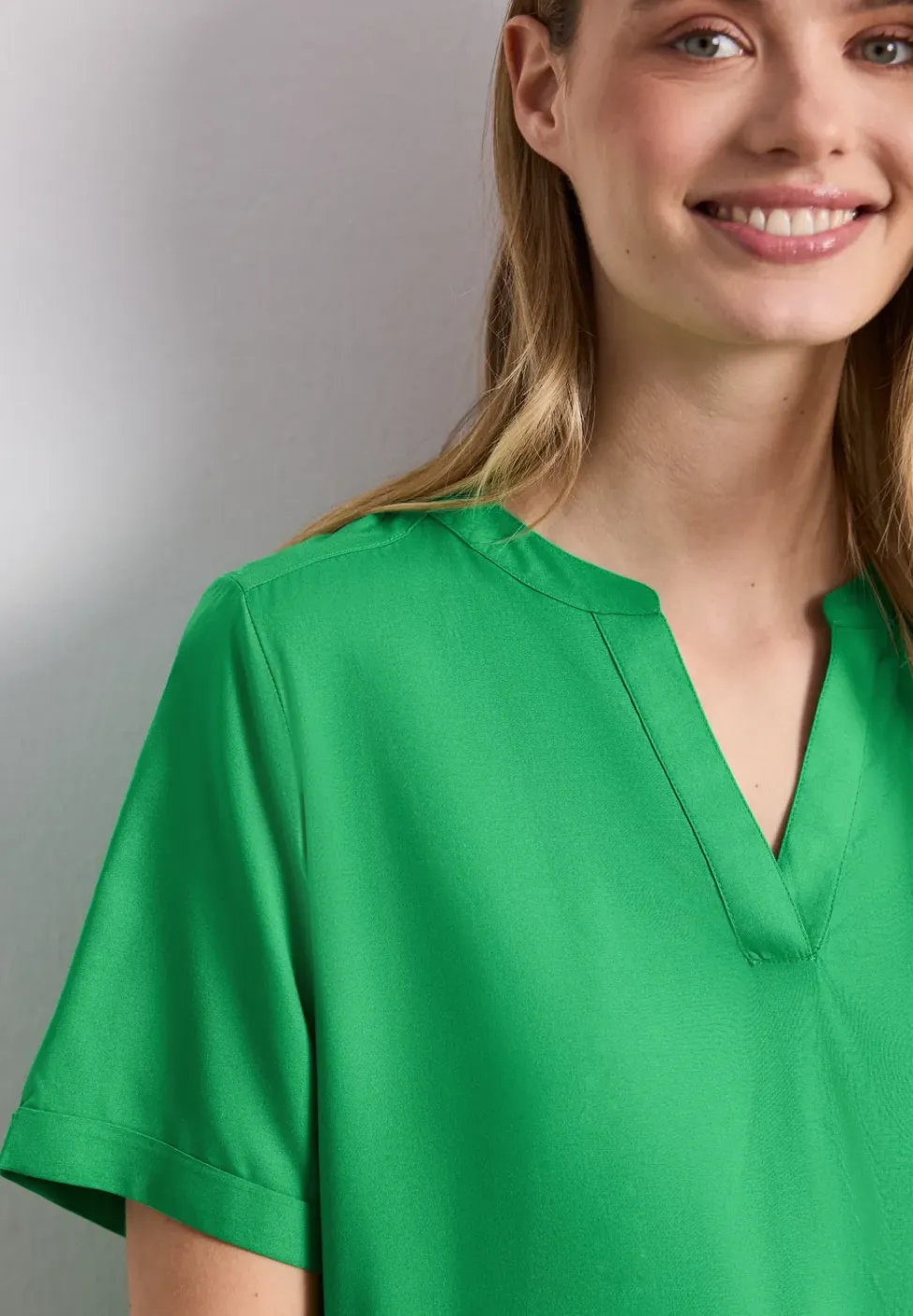 Blouse met gespleten hals en omslag