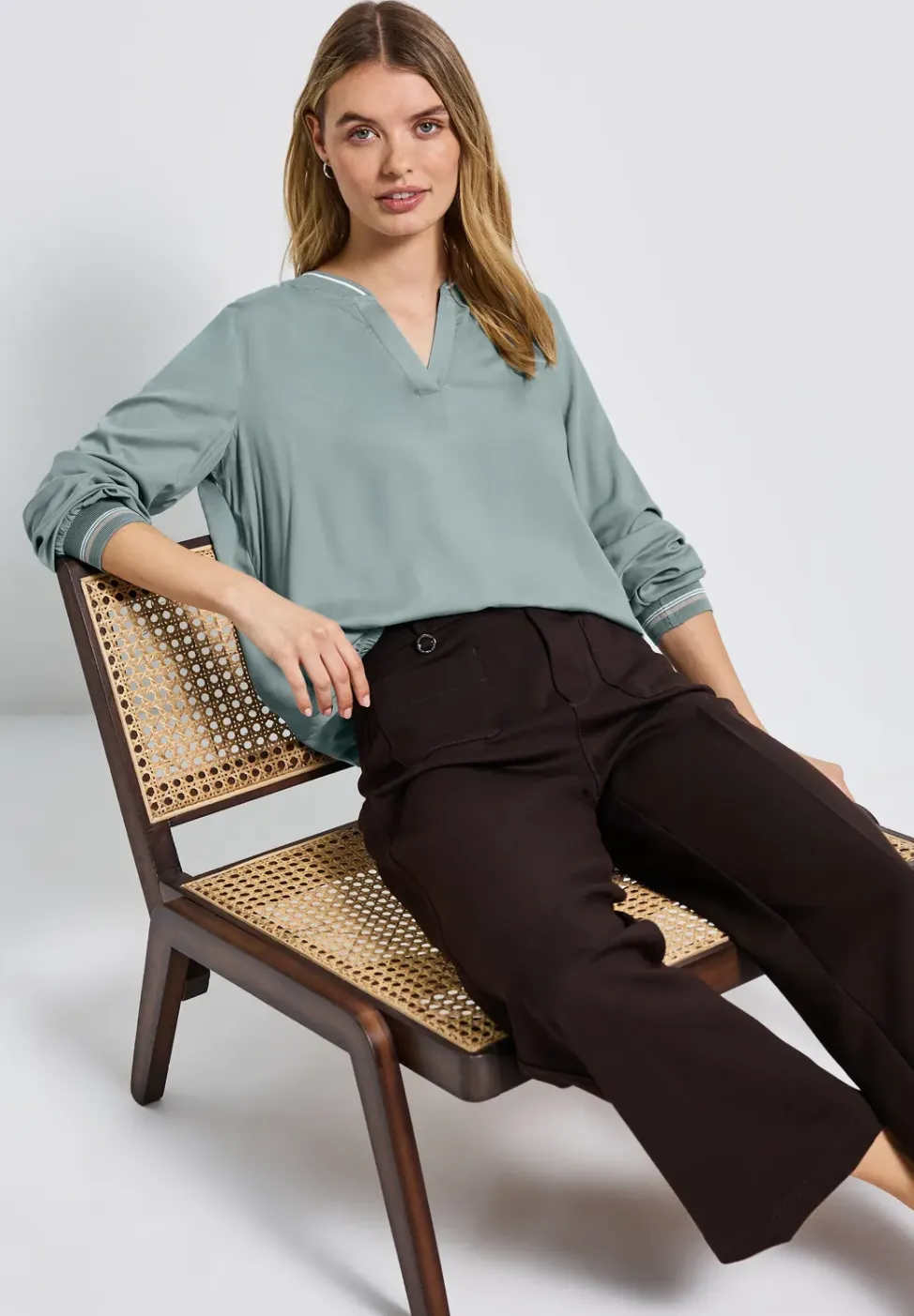 Blouse met gespleten hals en tape