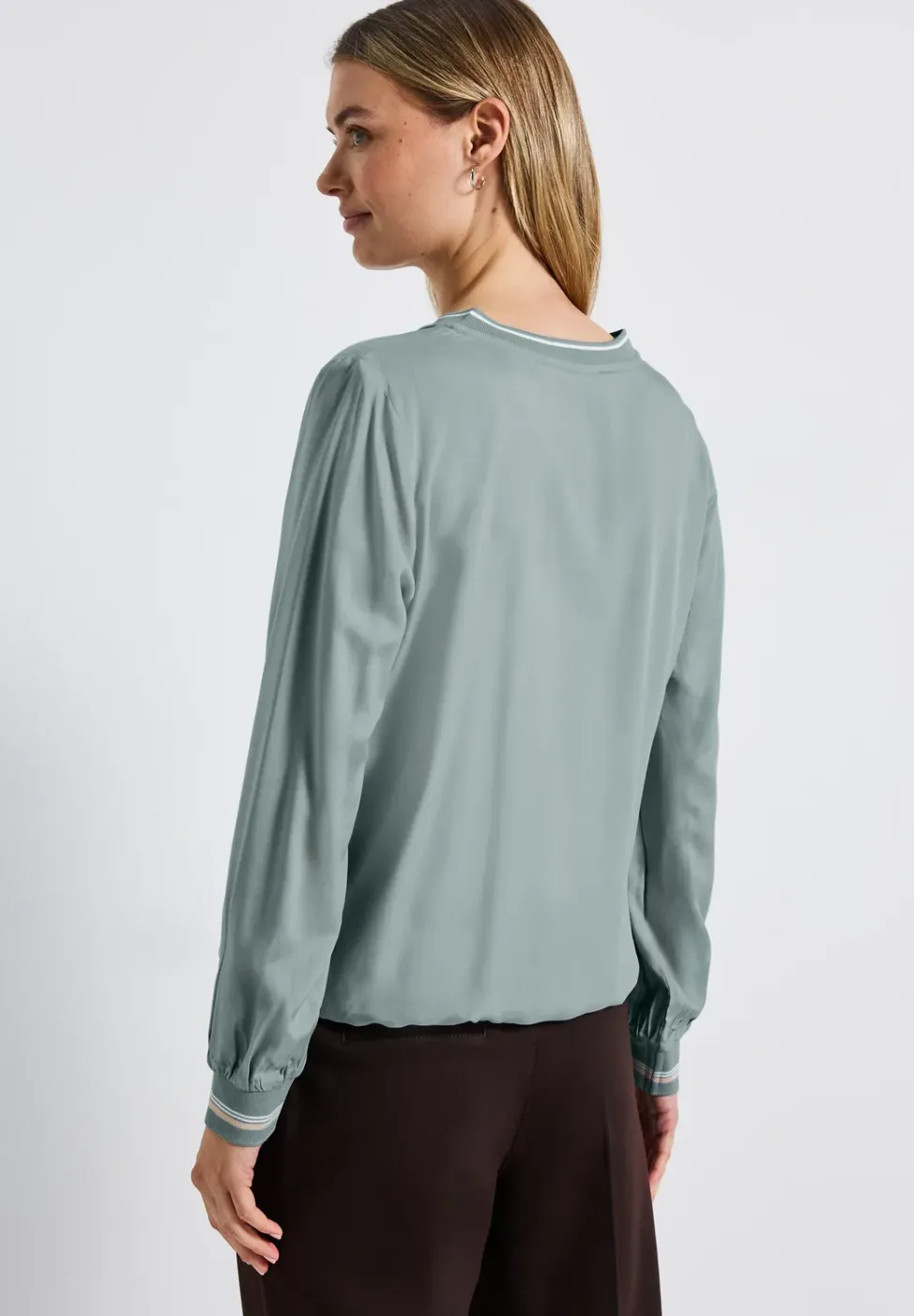 Blouse met gespleten hals en tape