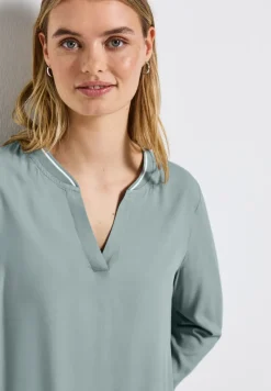 Blouse met gespleten hals en tape