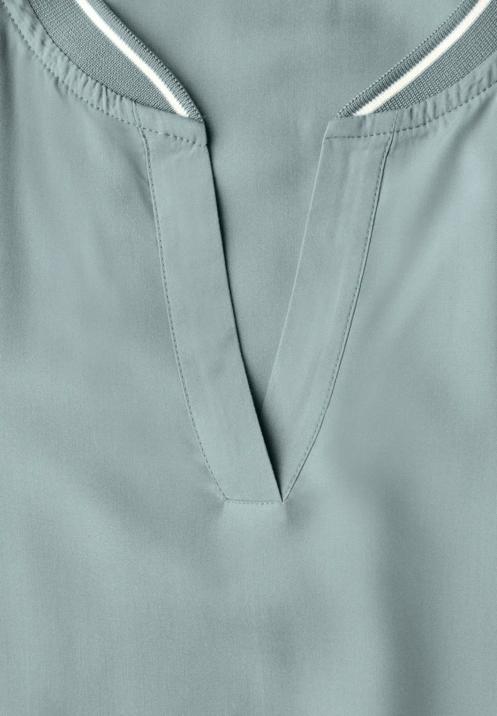 Blouse met gespleten hals en tape