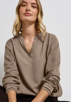 Blouse met gespleten hals en tape