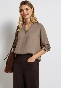Blouse met gespleten hals en tape