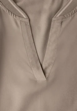 Blouse met gespleten hals en tape
