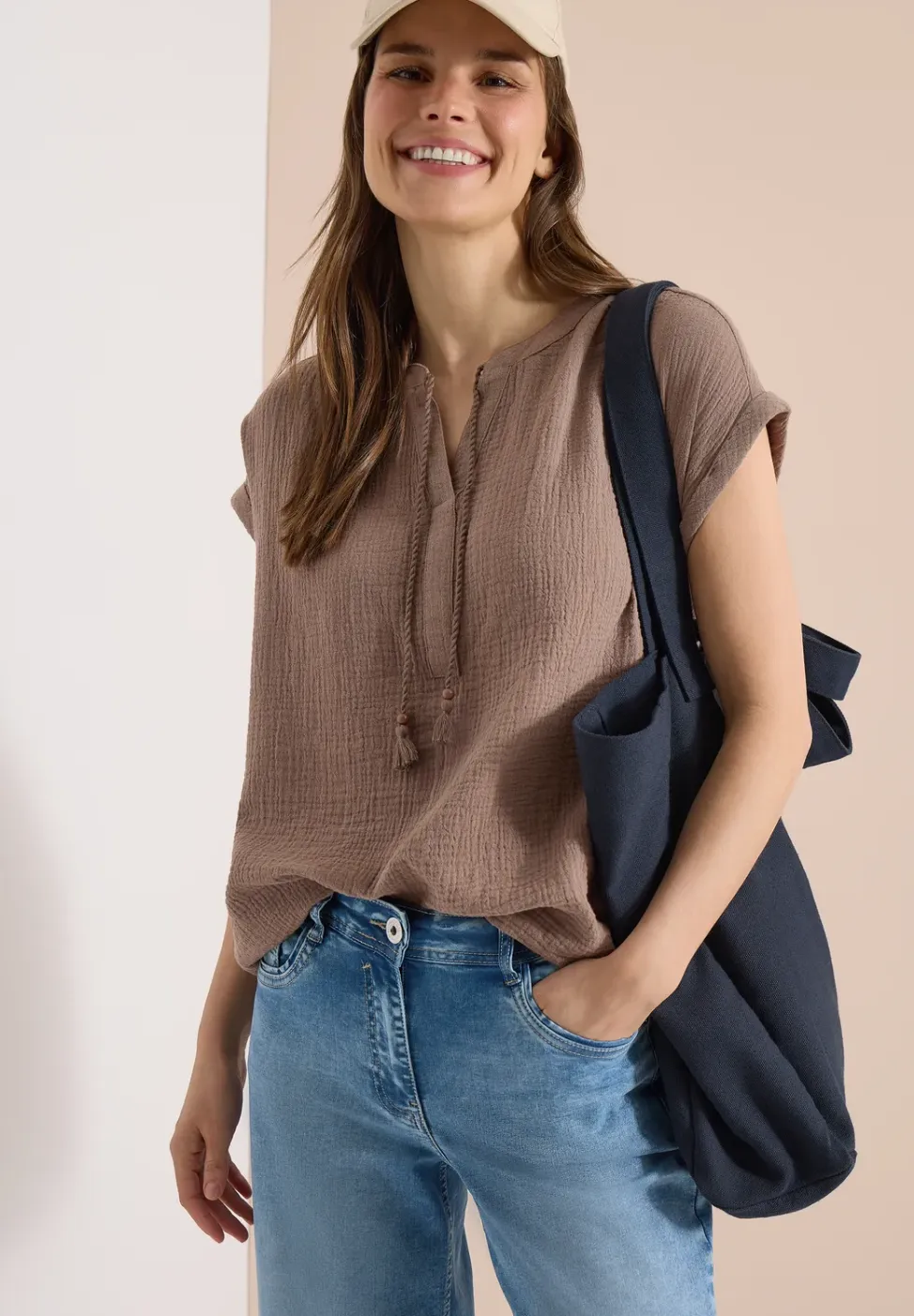 Blouse met gespleten hals in mousseline